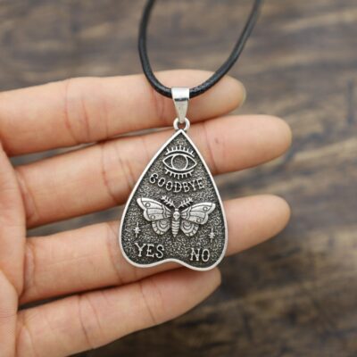 Joli pendentif papillon ouija