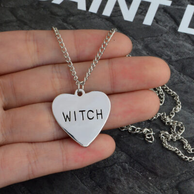 collier coeur gravé WITCH