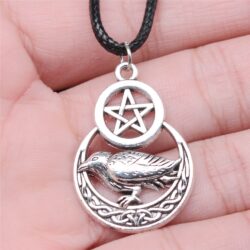 collier corbeau et pentagramme