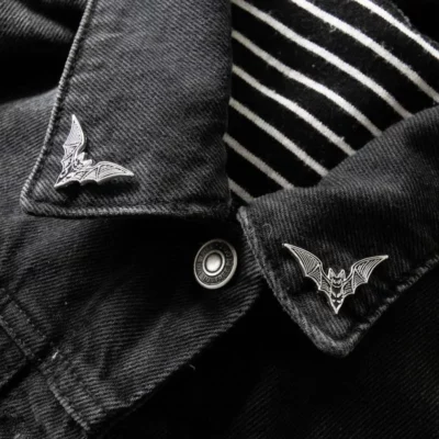 pin's chauve-souris veste