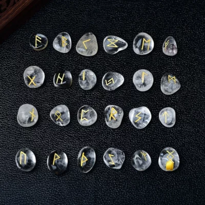 set de runes en quartz