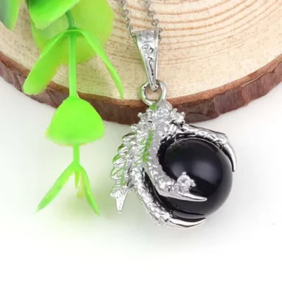 Pendentif griffe de dragon agate noire